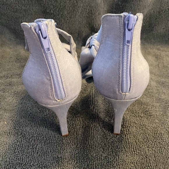Light blue NY&C 3 1/2 inch heels. - Picture 5 of 5